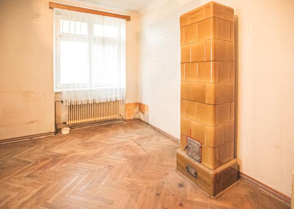IBA U NÁS! Staromestský 2 izbový byt v pôvodnom stave, 83 m²