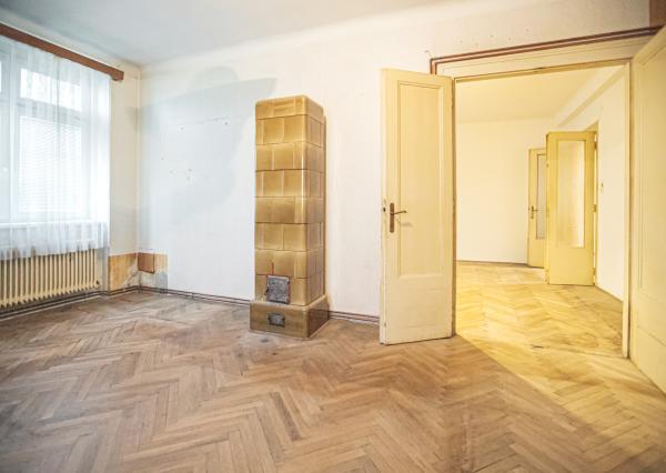 IBA U NÁS! Staromestský 2 izbový byt v pôvodnom stave, 83 m²