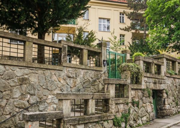 IBA U NÁS! Staromestský 2 izbový byt v pôvodnom stave, 83 m²