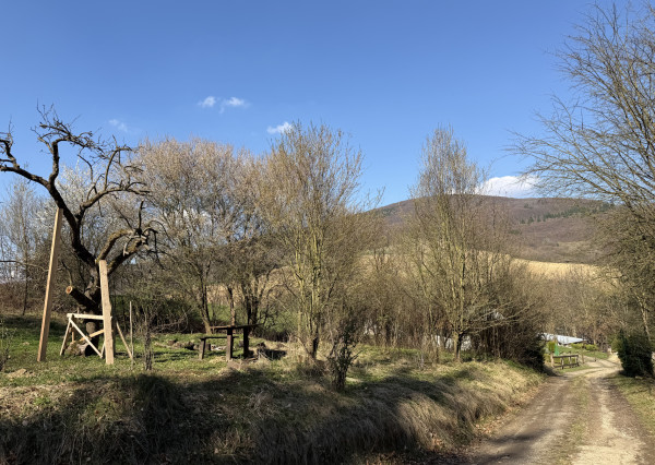 IBA U NÁS! Rodinný dom na polosamote pri lese - Nová Bošáca
