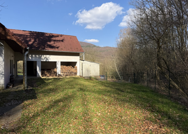 IBA U NÁS! Rodinný dom na polosamote pri lese - Nová Bošáca