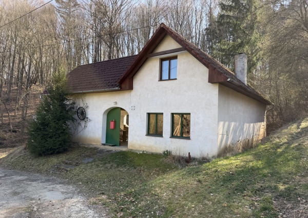 IBA U NÁS! Rodinný dom na polosamote pri lese - Nová Bošáca