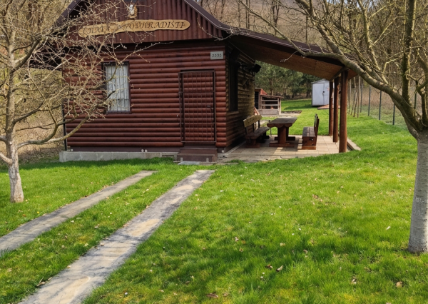 PRIPRAVUJEME! Krásna chata-relax pri potôčku 853 m2,Tr.Teplá