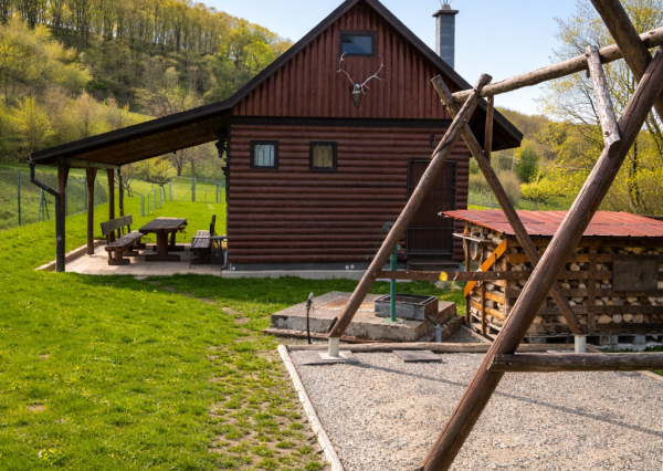 IBA U NÁS! Krásna chata- relax pri potôčiku 853 m2, Tr.Teplá