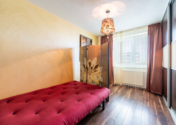 NA PREDAJ! 4 izbový byt s parkovaním Bratislava-Dúbravka