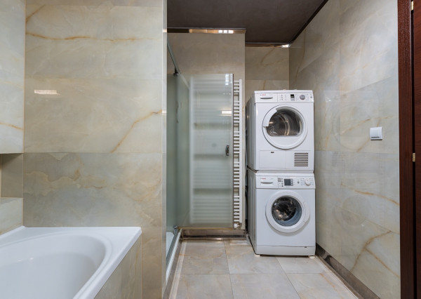 NA PREDAJ! 4 izbový byt s parkovaním Bratislava-Dúbravka