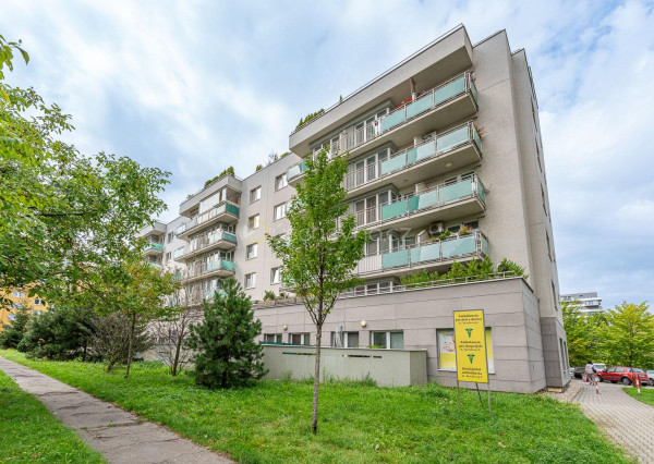 NA PREDAJ! 4 izbový byt s parkovaním Bratislava-Dúbravka