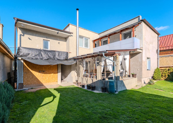 IBA U NÁS! NA PREDAJ prémiové rodinné sídlo v Kálnici 938m2