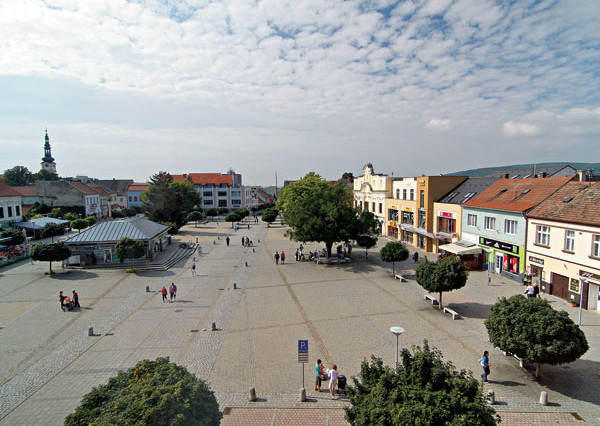PRIRPAVUJEME! Veľký 5i byt, 101m2, Nové Mesto nad Váhom