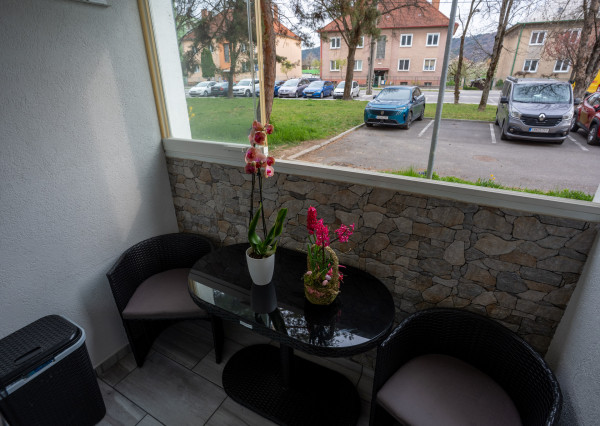 IBA U NÁS! Na predaj pekný 3i byt po rekonštr.TN-Sihoť, 65m2