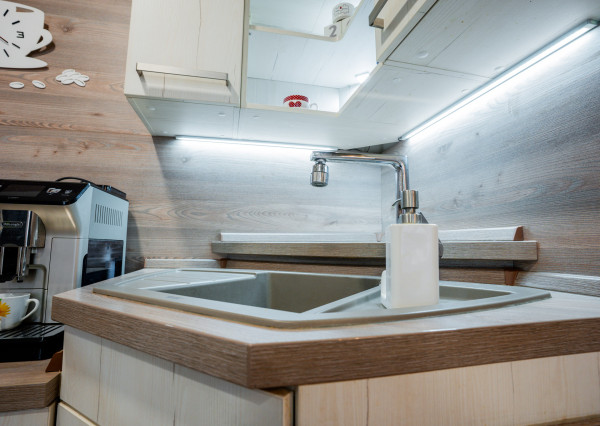 IBA U NÁS! Na predaj pekný 3i byt po rekonštr.TN-Sihoť, 65m2