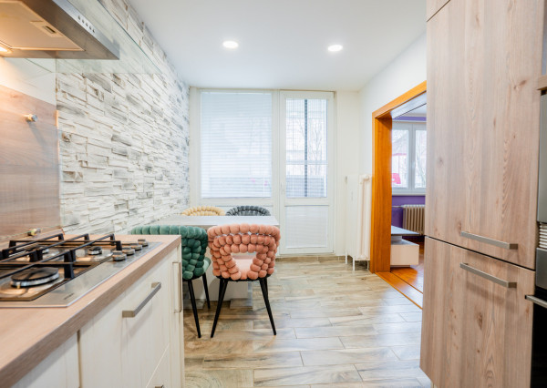 IBA U NÁS! Na predaj pekný 3i byt po rekonštr.TN-Sihoť, 65m2