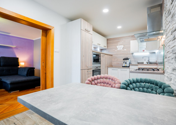 IBA U NÁS! Na predaj pekný 3i byt po rekonštr.TN-Sihoť, 65m2