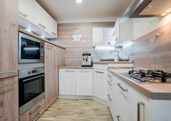 IBA U NÁS! Na predaj pekný 3i byt po rekonštr.TN-Sihoť, 65m2