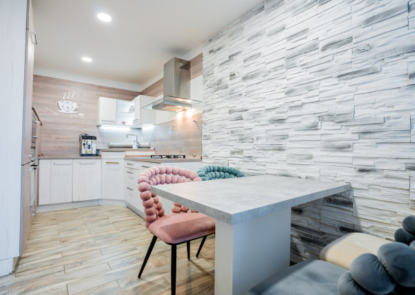 IBA U NÁS! Na predaj pekný 3i byt po rekonštr.TN-Sihoť, 65m2