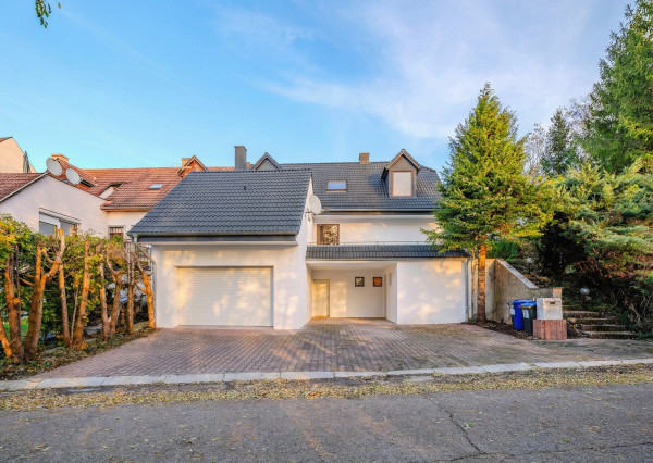 IBA U NÁS! Na predaj RD Nad Teheľňou, 305m2, Trenčín