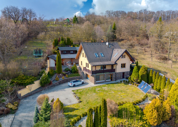 IBA U NÁS! Nádherná 6i vila, 335m2, Skalka nad Váhom,Trenčín