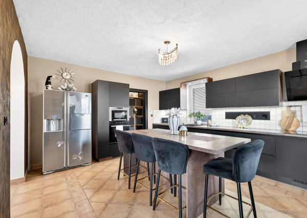 IBA U NÁS! Nádherná 6i vila, 335m2, Skalka nad Váhom,Trenčín