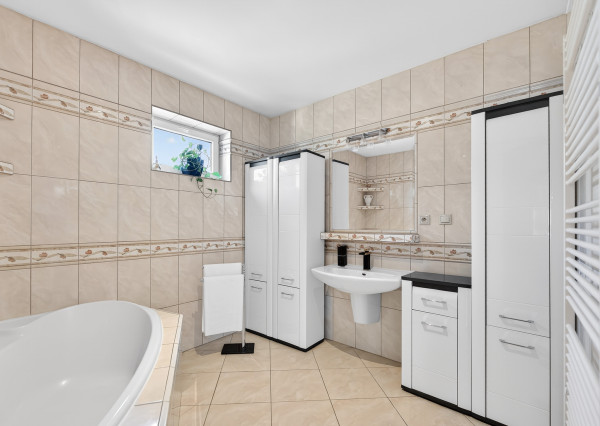 IBA U NÁS! Nádherná 6i vila, 335m2, Skalka nad Váhom,Trenčín