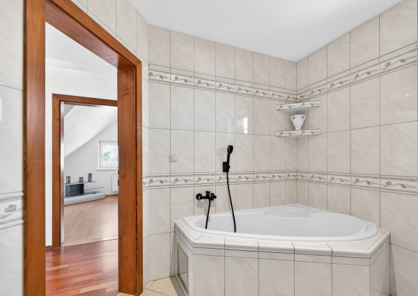 IBA U NÁS! Nádherná 6i vila, 335m2, Skalka nad Váhom,Trenčín