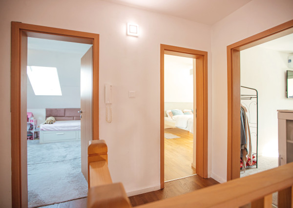 IBA U NÁS! Zrekonštruovaný rodinný dom, Ivanka pri Dunaji