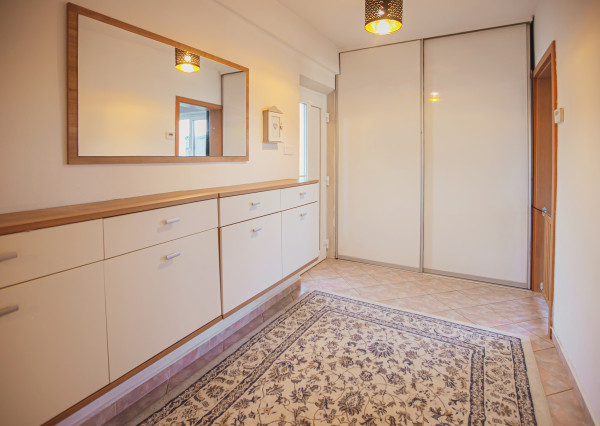 IBA U NÁS! Zrekonštruovaný rodinný dom, Ivanka pri Dunaji