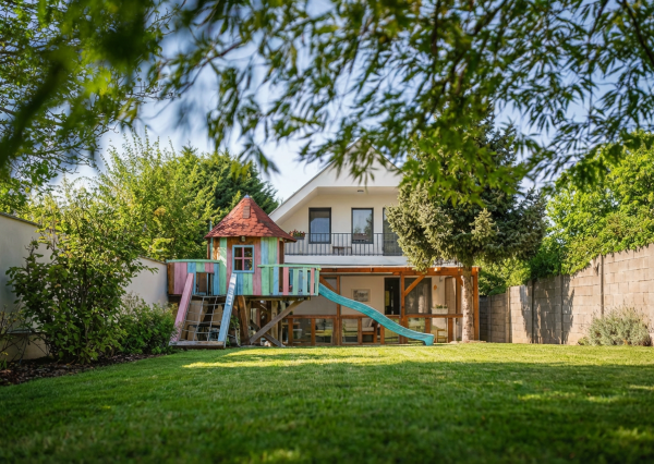 IBA U NÁS! Zrekonštruovaný rodinný dom, Ivanka pri Dunaji