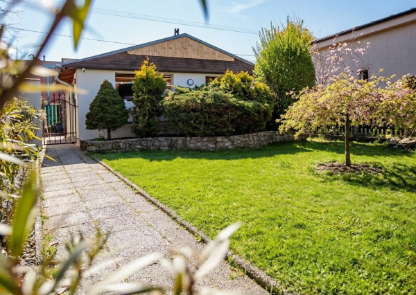 IBA U NÁS! Zrekonštruovaný rodinný dom, Ivanka pri Dunaji