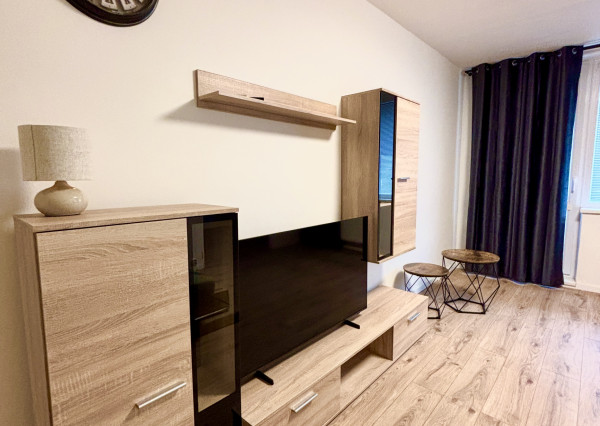 IBA U NÁS! Na predaj priestranný 3 izbový byt s loggiou, Košice