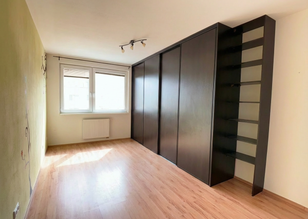 IBA U NÁS! 2 izbový byt  71m² + 2 balkóny + parkovacie stáie