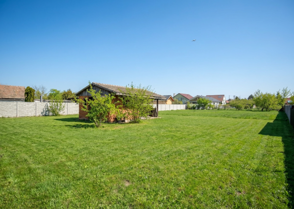 IBA U NÁS! 7 izbový dom s veľkým pozemkom v pôvodnej časti Miloslavova