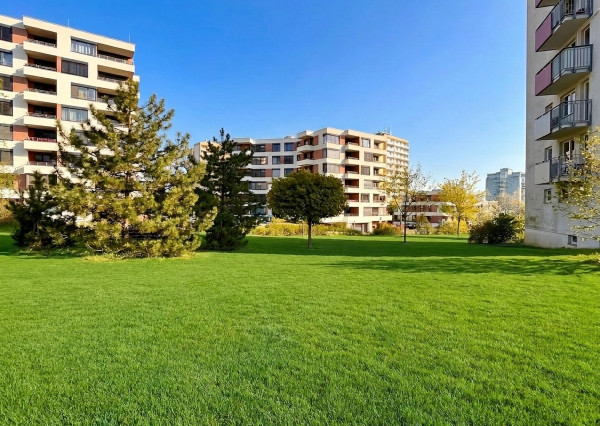 IBA U NÁS! 2 izbový byt  71m² + 2 balkóny + parkovacie stáie