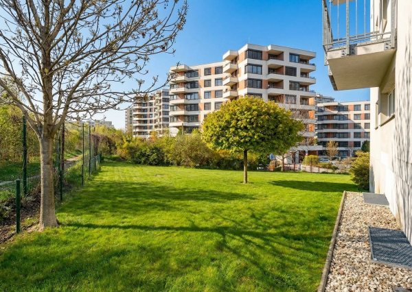 IBA U NÁS! 2 izbový byt  71m² + 2 balkóny + parkovacie stáie