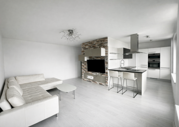 **NA PREDAJ! 3i byt Bratislava, Ružinov, Nevädzová ulica, RETRO**