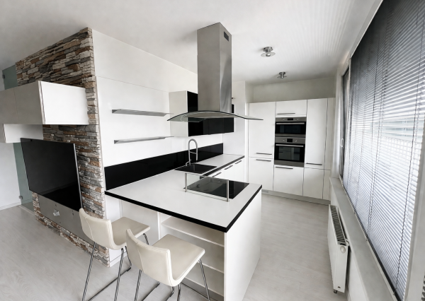 **NA PREDAJ! 3i byt Bratislava, Ružinov, Nevädzová ulica, RETRO**