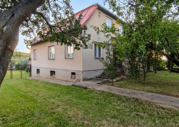 IBA U NÁS! Na predaj rodinný dom 360m², pozemok 1070m², Vrbov