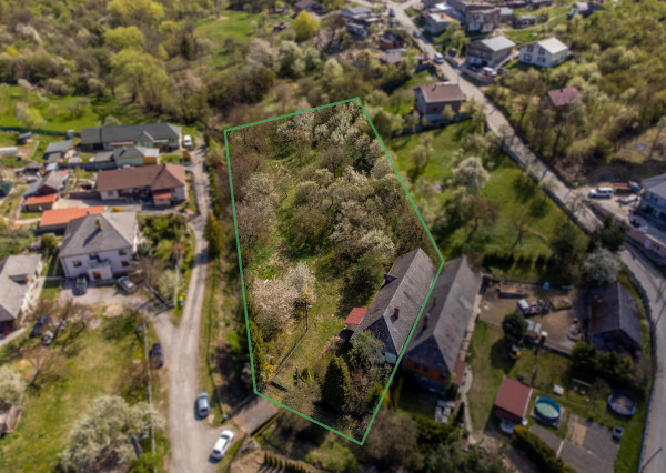 IBA U NÁS! Na predaj stavebný pozemok - 3225m² Varhaňovce