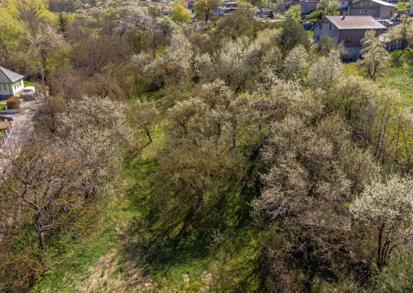 IBA U NÁS! Na predaj stavebný pozemok - 3225m² Varhaňovce