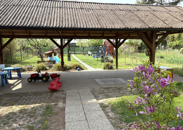 IBA U NÁS! NA PREDAJ PRIESTRANNÝ 6-IZBOVÝ RODINNÝ DOM S VEĽKÝM POZEMKOM A INVESTIČNÝM POTENCIÁLOM – BRATISLAVA, MOKRÁŇ ZÁHON (RUŽINOV)