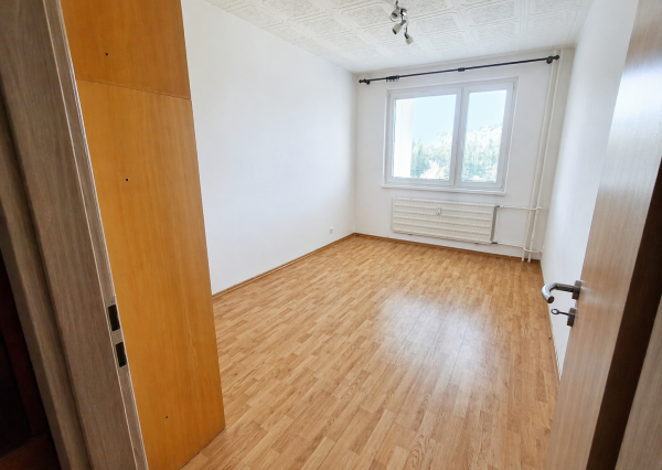 IBA U NÁS! Na prenájom 3-izbový byt ulica SNP, PB