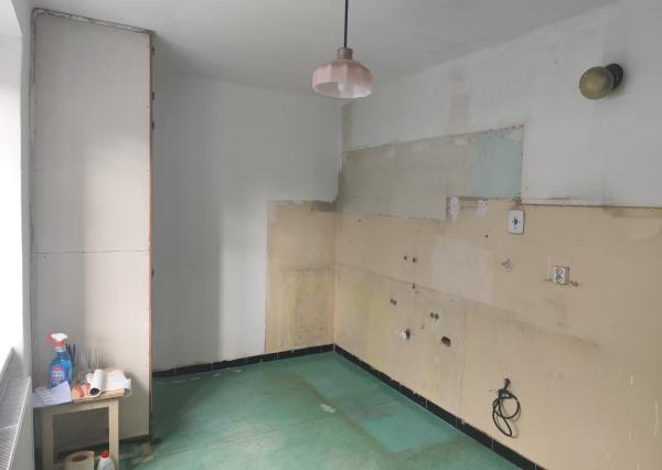 NA PREDAJ! 2i byt s potenciálom premeny na 2i byt v Trenčíne