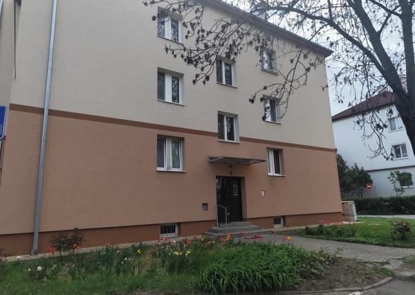 NA PREDAJ! 2i byt s potenciálom premeny na 2i byt v Trenčíne