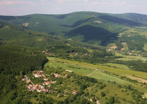 PRIPRAVUJEME! Očarujúca chatka s bazénom, Stará Turá