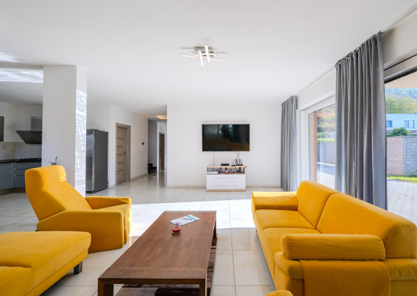 IBA U NÁS! Na predaj 5i priestranný dom, Zamarovce, okres TN