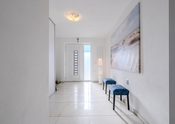 IBA U NÁS! Na predaj 5i priestranný dom, Zamarovce, okres TN