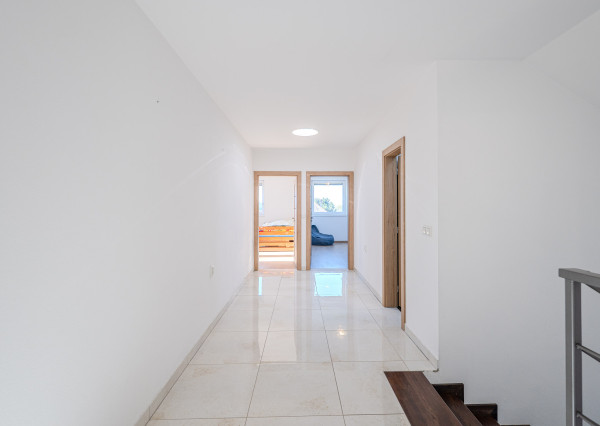 IBA U NÁS! Na predaj 5i priestranný dom, Zamarovce, okres TN