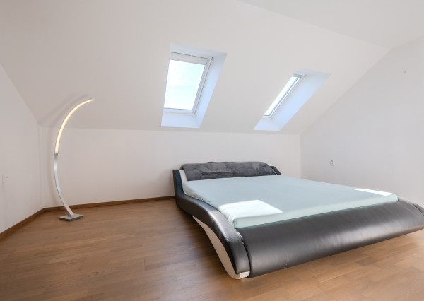 IBA U NÁS! Na predaj 5i priestranný dom, Zamarovce, okres TN