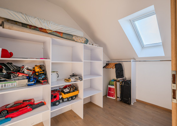 IBA U NÁS! Na predaj 5i priestranný dom, Zamarovce, okres TN