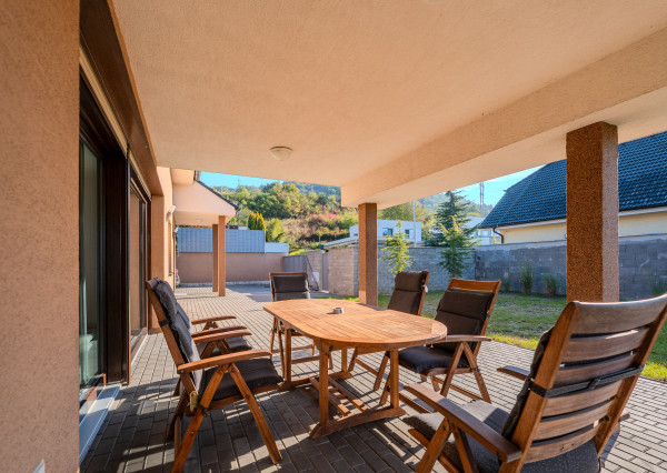 IBA U NÁS! Na predaj 5i priestranný dom, Zamarovce, okres TN