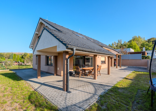 IBA U NÁS! Na predaj 5i priestranný dom, Zamarovce, okres TN